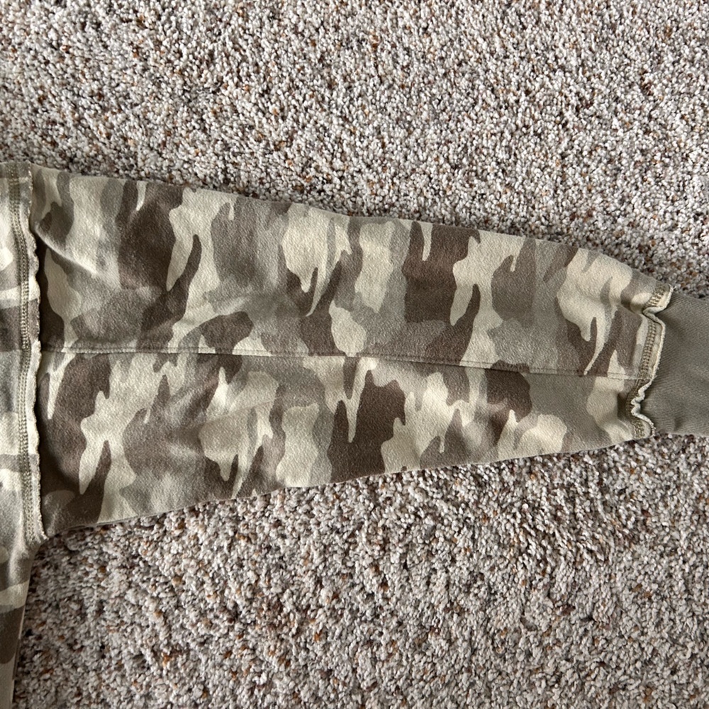 American Eagle Outfitters green Camouflage off the shoulder Top - Picture 6 of 6